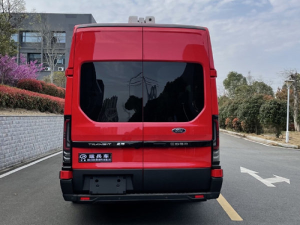 福特T8兩驅(qū)運(yùn)兵車(chē)|15-17座運(yùn)兵車(chē)